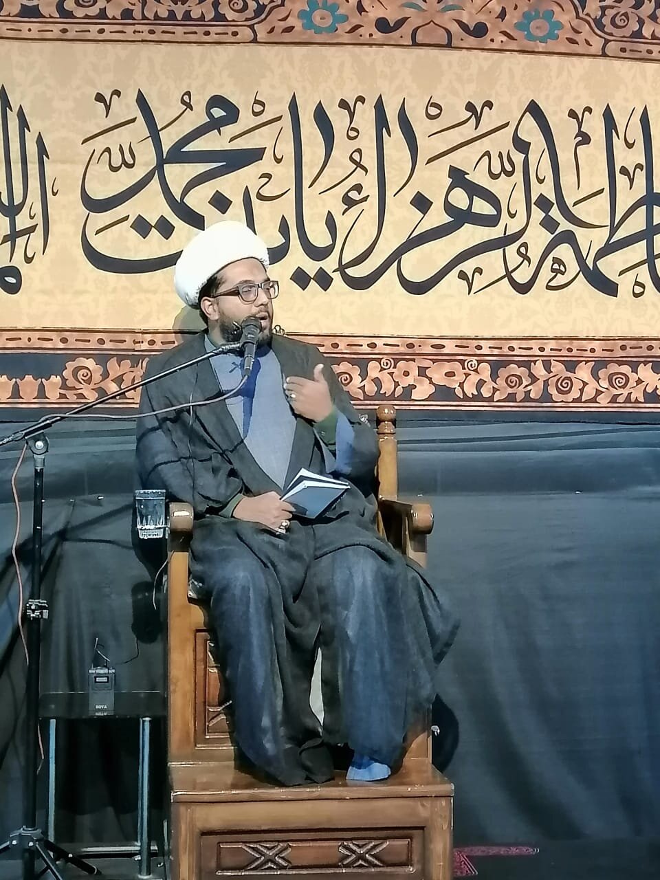 عشرۂ مادرِ مقاومت کی نویں مجلس — "مادرِ مقاومت" کے عنوان پر مولانا محمد حسین سورت والا کا خطاب