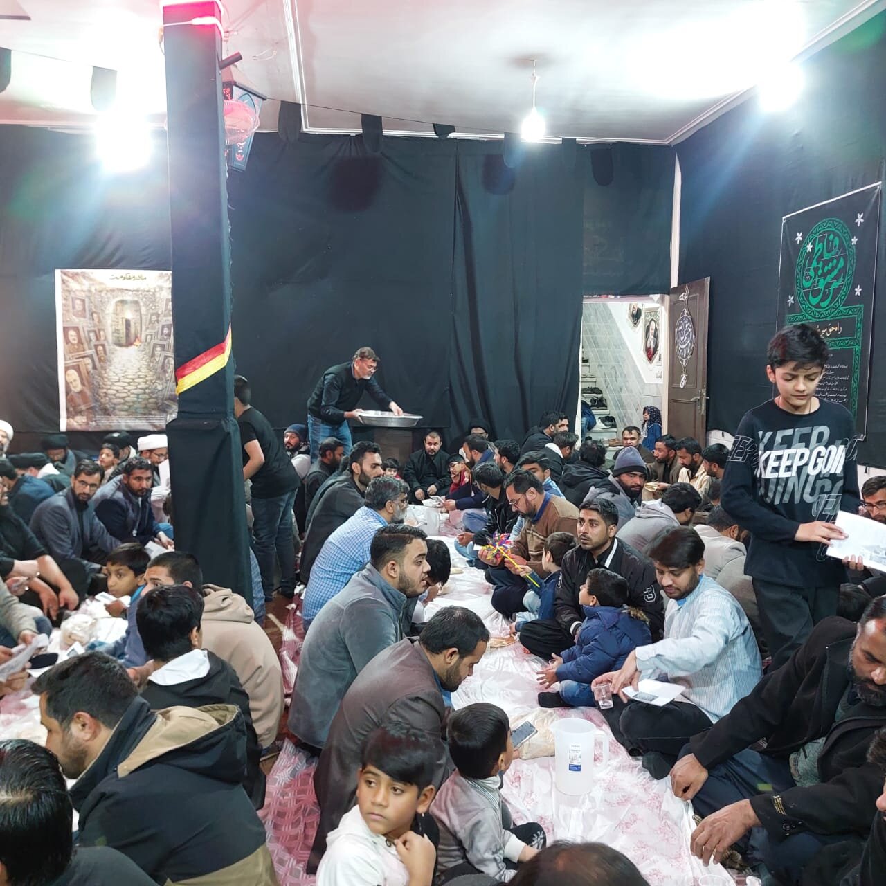 عشرۂ مادرِ مقاومت کی نویں مجلس — "مادرِ مقاومت" کے عنوان پر مولانا محمد حسین سورت والا کا خطاب