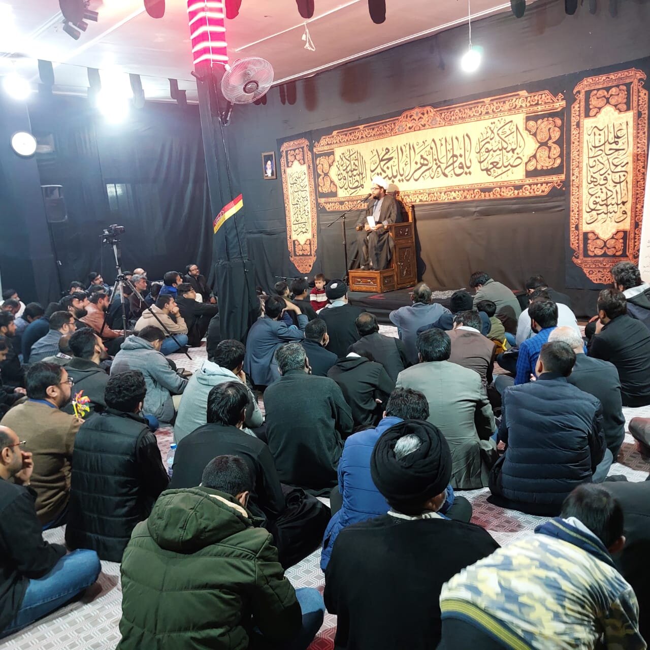 عشرۂ مادرِ مقاومت کی نویں مجلس — "مادرِ مقاومت" کے عنوان پر مولانا محمد حسین سورت والا کا خطاب