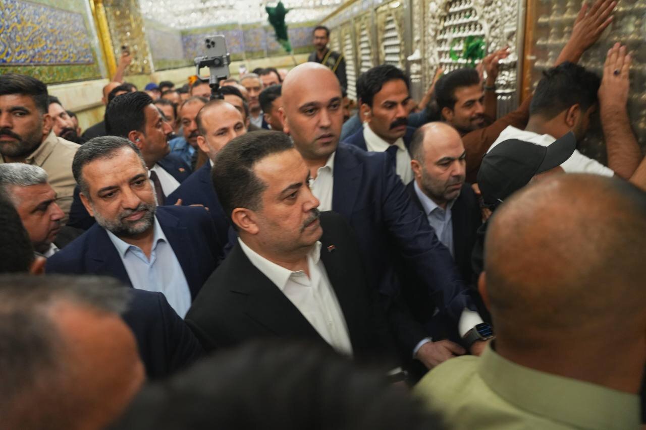 السودانی پس از اعلام نتایج انتخابات عراق به زیارت حرم شریف کاظمین رفت + تصاویر