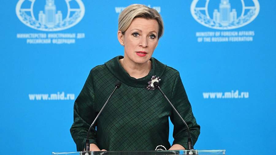 Захарова предложила властям Франции попробовать помыться в ответ на обвинения