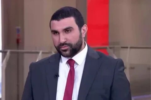 Британский пропалестинский комментатор возвращается в Великобританию после освобождения из-под стражи в США