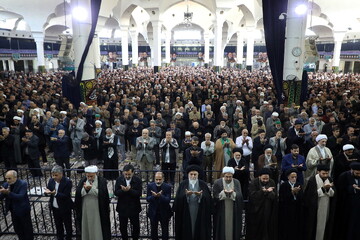 Galeri Foto: Pelaksanaan Salat Istisqa di Qom