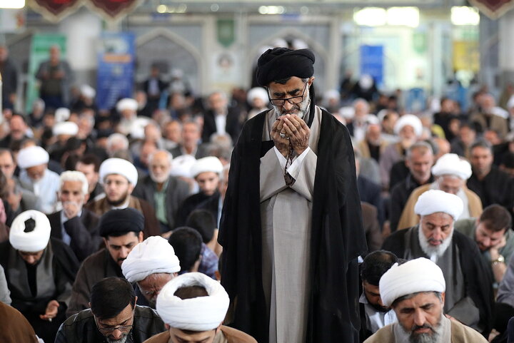 اقامه نماز طلب باران در قم