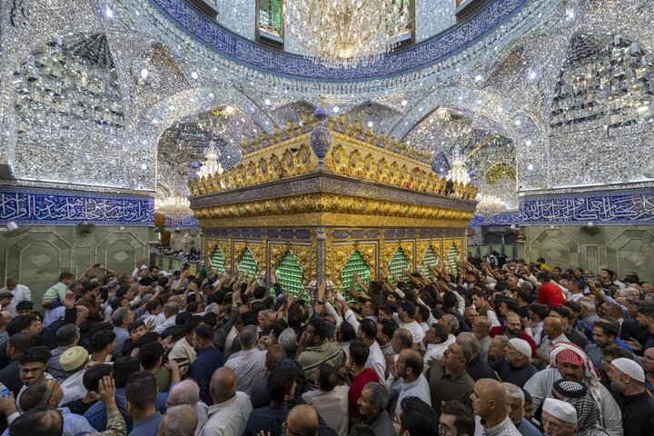 تقرير مصور/ أجواء ليلة الجمعة عند مرقد أبي الفضل العباس (عليه السلام)