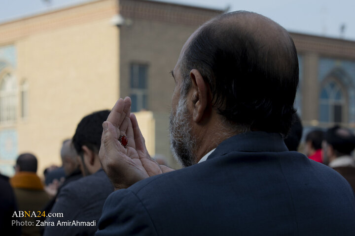 نماز در حرم حضرت عبدالعظیم