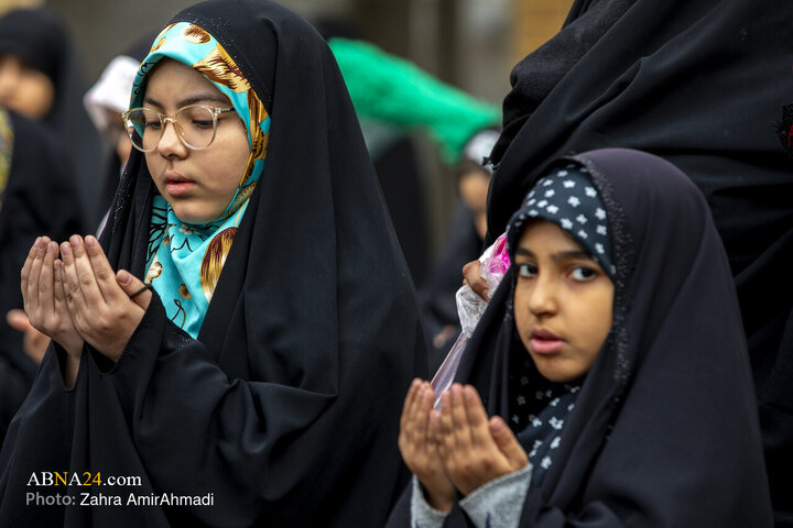 نماز در حرم حضرت عبدالعظیم