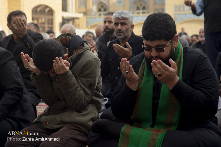 نماز در حرم حضرت عبدالعظیم