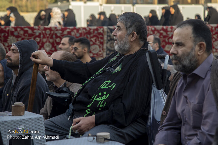 نماز در حرم حضرت عبدالعظیم