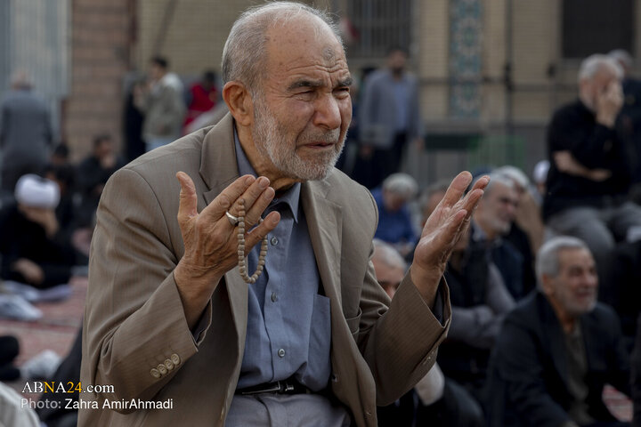 نماز در حرم حضرت عبدالعظیم