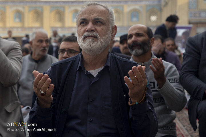 نماز در حرم حضرت عبدالعظیم