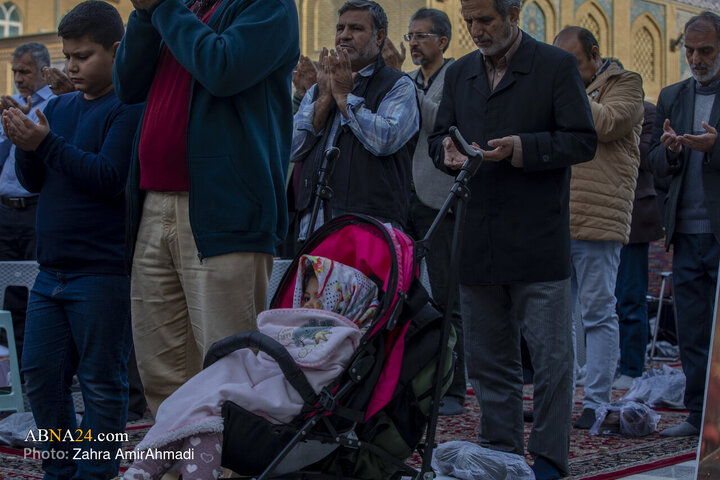 نماز در حرم حضرت عبدالعظیم