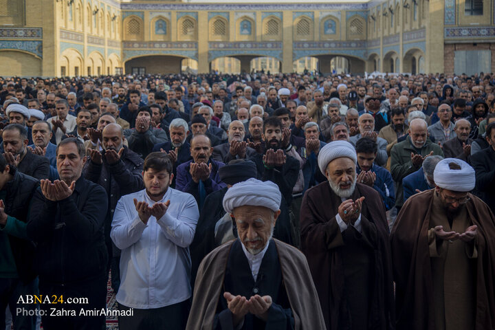 نماز در حرم حضرت عبدالعظیم