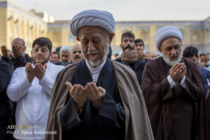 نماز در حرم حضرت عبدالعظیم