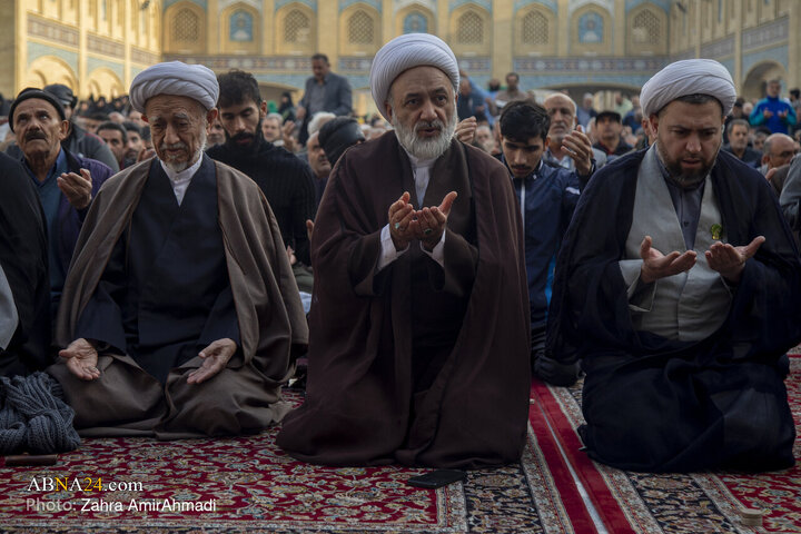 نماز در حرم حضرت عبدالعظیم