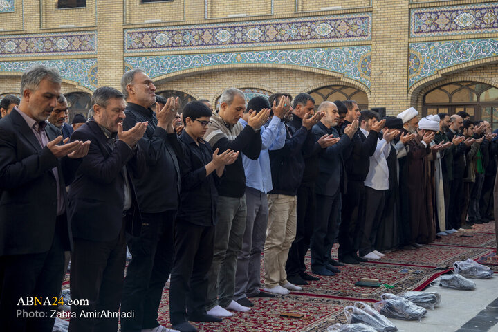 نماز در حرم حضرت عبدالعظیم