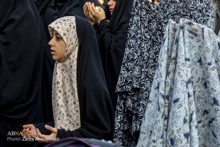 نماز در حرم حضرت عبدالعظیم