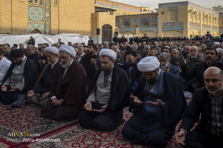 نماز در حرم حضرت عبدالعظیم