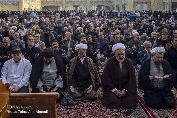 نماز در حرم حضرت عبدالعظیم