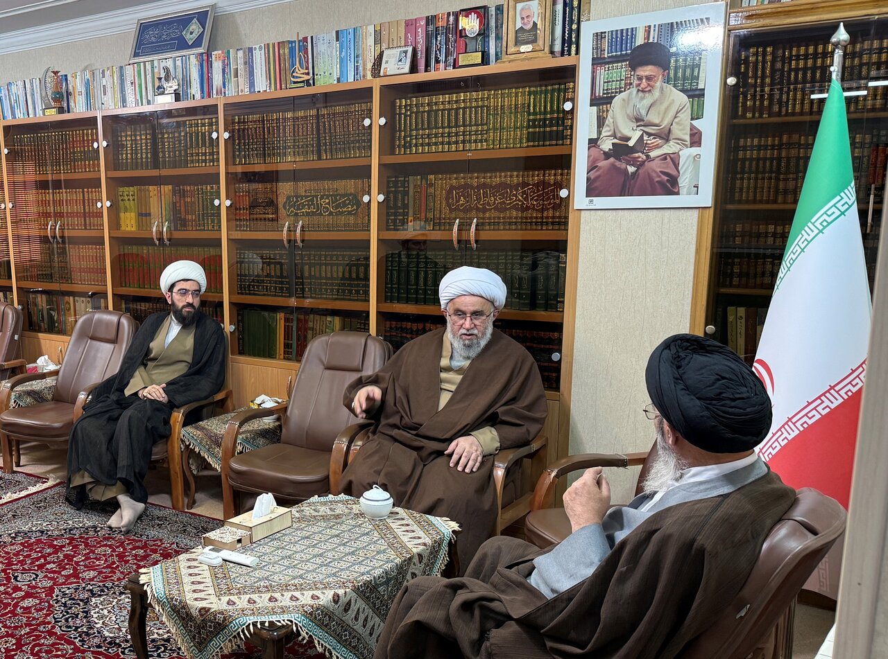 دیدار دبیرکل مجمع جهانی اهل‌بیت(ع) با امام‌جمعه اصفهان/ تأکید بر گسترش فعالیت‌های تبلیغی