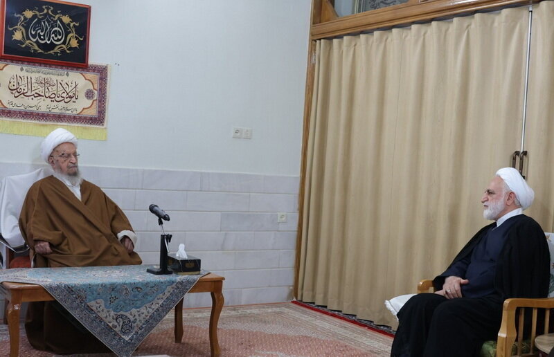 آية اللّه مكارم الشيرازيّ: ضرورة الاهتمامٍ بالقضايا الثقافيّة وتقليص فترة المحاكمات