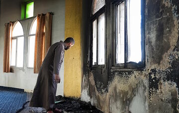 ফিলিস্তিনের পশ্চিম তীরে মসজিদে আগুন দিয়েছে ইহুদি বসতি স্থাপনকারী ইসরায়েলি।