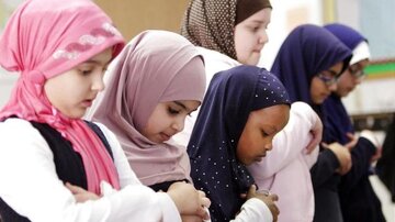 ABŞ-dakı Müsəlman Şagirdlər Namaz Qılmaq Üçün Zorakılıq və Ayrı-seçkiliklə Mübarizə Aparır