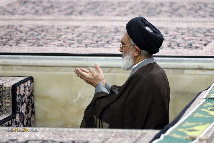 Photos: Praying for rain in Qom
