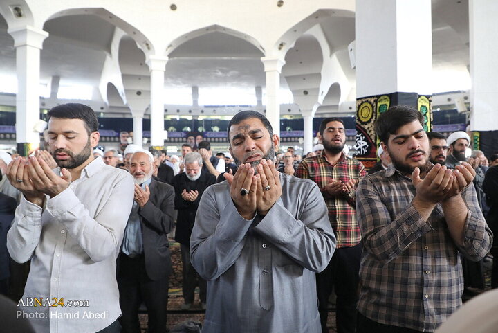 Photos: Praying for rain in Qom