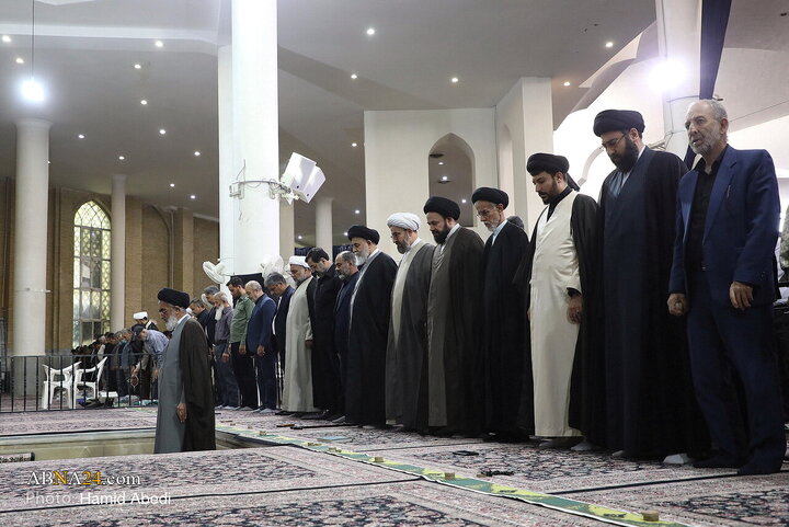 Photos: Praying for rain in Qom