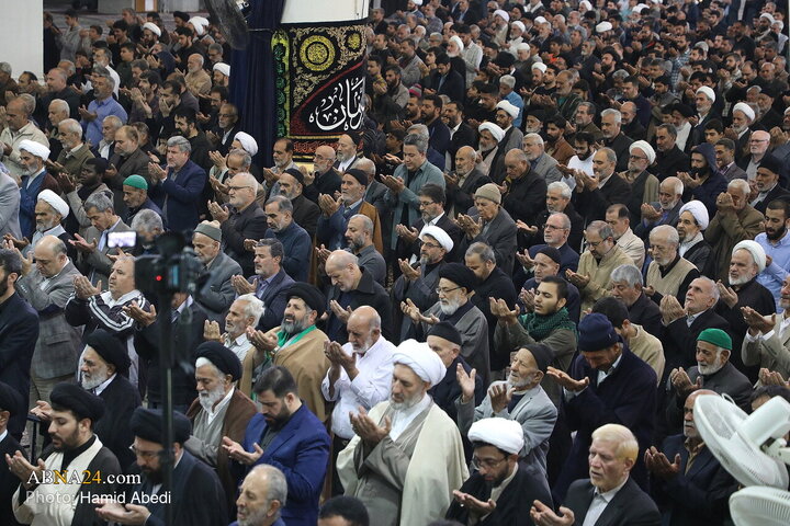 Photos: Praying for rain in Qom