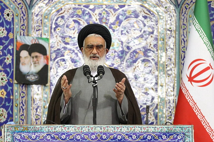 Photos: Praying for rain in Qom