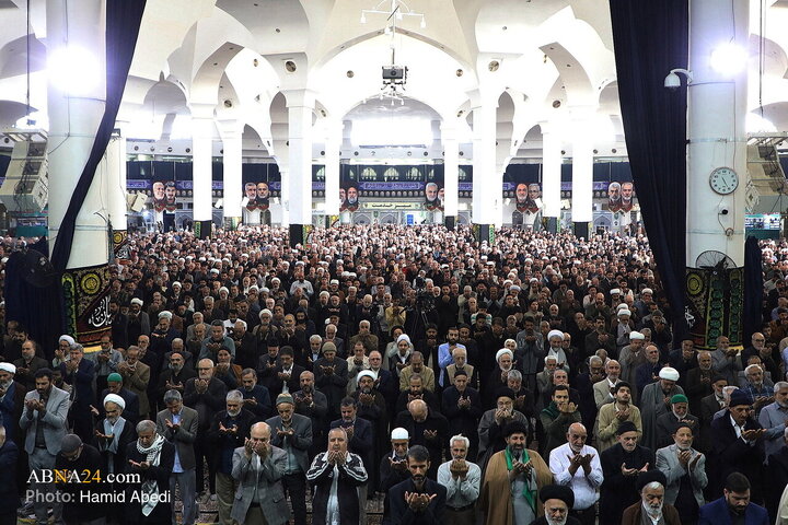 Photos: Praying for rain in Qom