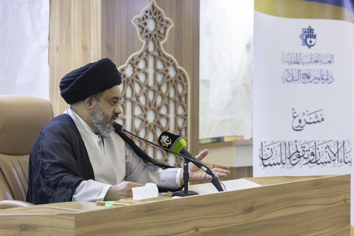 تقديم محاضرات الدورة التخصصية الأولى لصناعة الخطاب في كربلاء