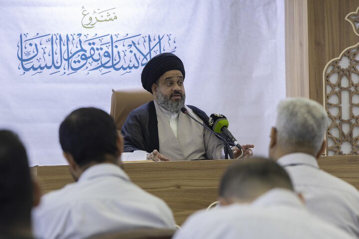 تقديم محاضرات الدورة التخصصية الأولى لصناعة الخطاب في كربلاء