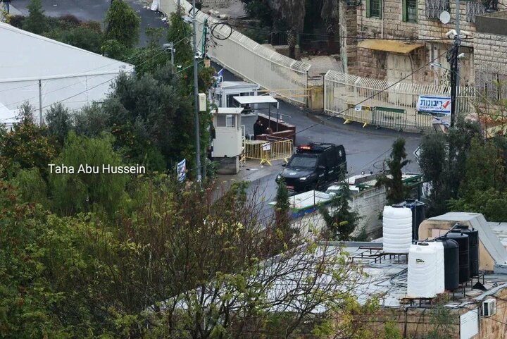 المستوطنون بحماية قوات الاحتلال يقتحمون الحرم الإبراهيمي الشريف