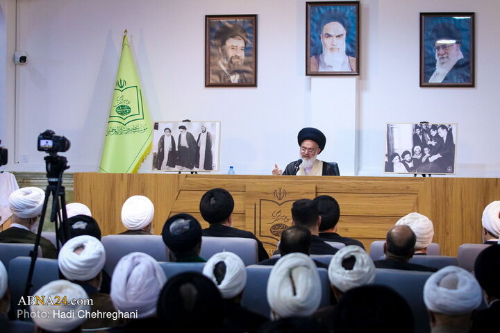 مراسم رونمایی از کتاب هفت جلدی «مفتاح الهدایه فی شرح تحریر الوسیله»