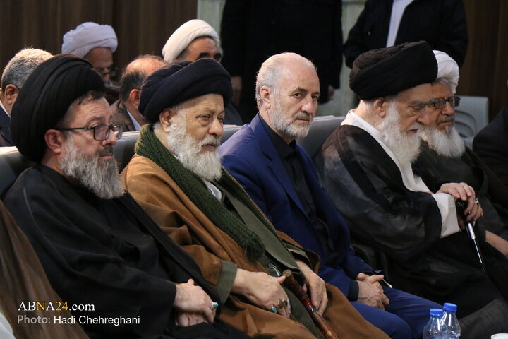 مراسم رونمایی از کتاب هفت جلدی «مفتاح الهدایه فی شرح تحریر الوسیله»