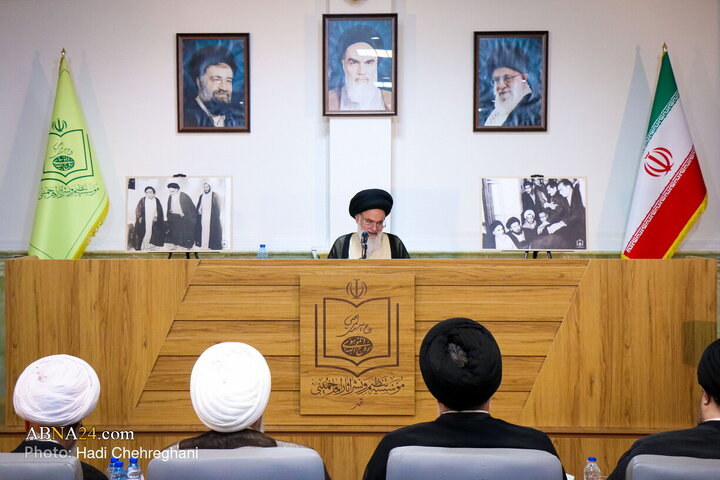 مراسم رونمایی از کتاب هفت جلدی «مفتاح الهدایه فی شرح تحریر الوسیله»