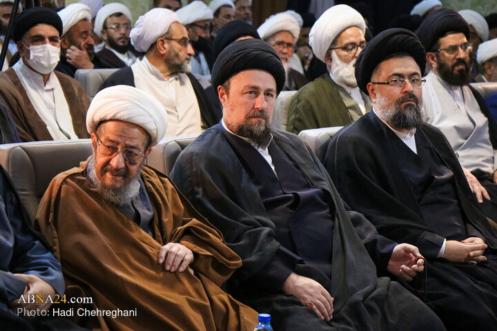 مراسم رونمایی از کتاب هفت جلدی «مفتاح الهدایه فی شرح تحریر الوسیله»