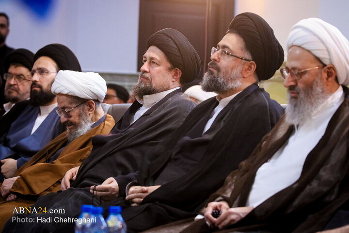 مراسم رونمایی از کتاب هفت جلدی «مفتاح الهدایه فی شرح تحریر الوسیله»