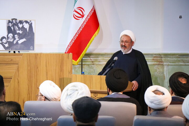 مراسم رونمایی از کتاب هفت جلدی «مفتاح الهدایه فی شرح تحریر الوسیله»