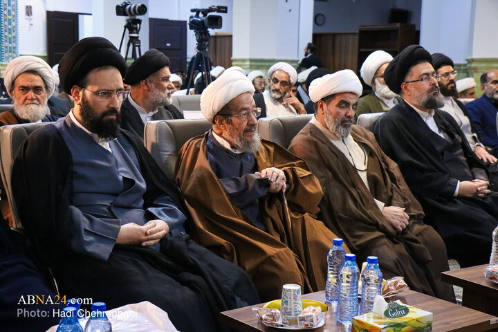 مراسم رونمایی از کتاب هفت جلدی «مفتاح الهدایه فی شرح تحریر الوسیله»