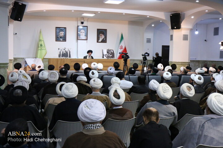 مراسم رونمایی از کتاب هفت جلدی «مفتاح الهدایه فی شرح تحریر الوسیله»