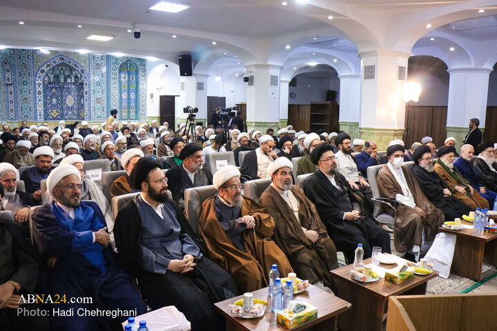 مراسم رونمایی از کتاب هفت جلدی «مفتاح الهدایه فی شرح تحریر الوسیله»