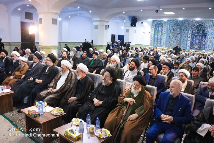 مراسم رونمایی از کتاب هفت جلدی «مفتاح الهدایه فی شرح تحریر الوسیله»