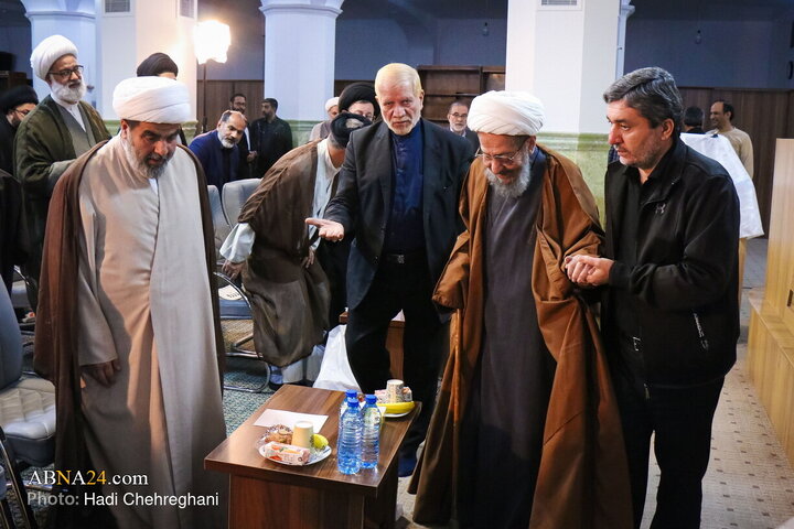 مراسم رونمایی از کتاب هفت جلدی «مفتاح الهدایه فی شرح تحریر الوسیله»