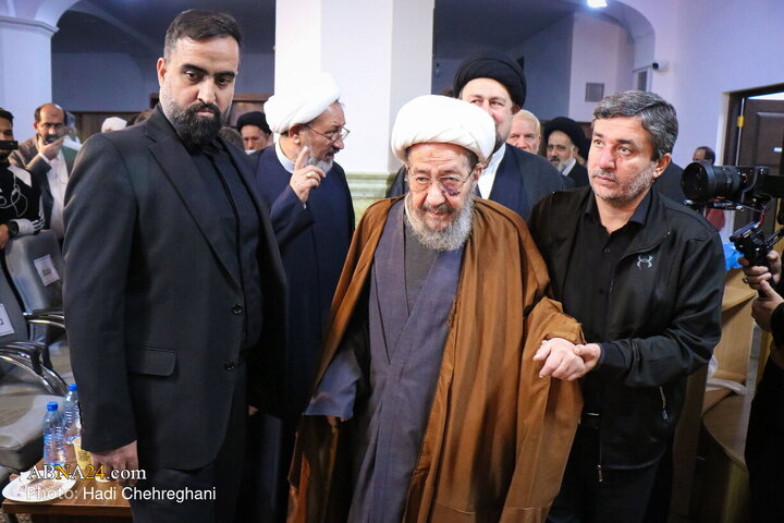 مراسم رونمایی از کتاب هفت جلدی «مفتاح الهدایه فی شرح تحریر الوسیله»