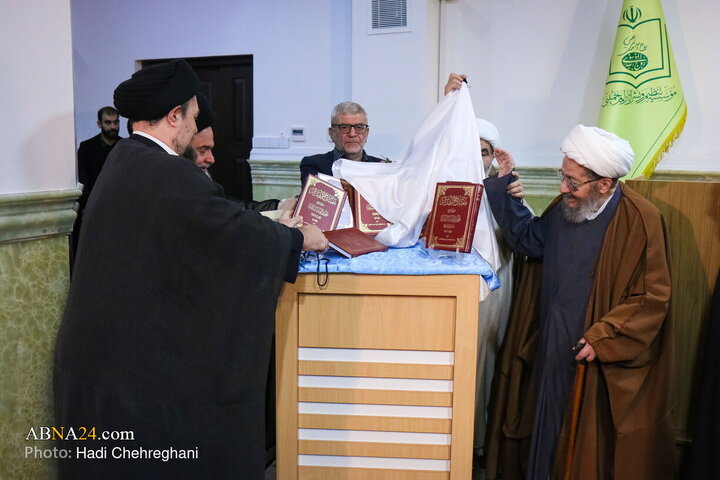 مراسم رونمایی از کتاب هفت جلدی «مفتاح الهدایه فی شرح تحریر الوسیله»