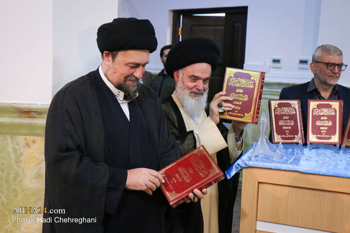 مراسم رونمایی از کتاب هفت جلدی «مفتاح الهدایه فی شرح تحریر الوسیله»